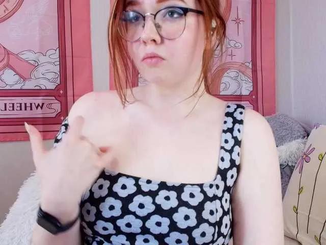moonrabbitt — I like romantic, cute, careful and confident men with good sense of humor and who is older with me. I'm into gentle sex with a lot of spanking, kissing and passion