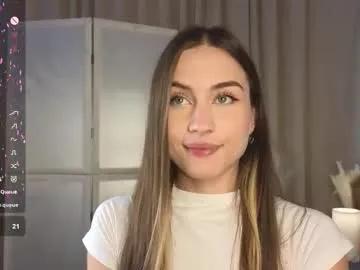 appleeepie — Hello, i'm Vicki! My Private is OPEN #18 #shy #lovense #bigass #new  GOAL:air kiss [12 tokens remaining]