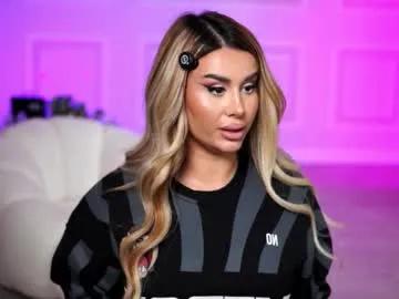 evazane — Curves that hypnotize, a smile that melts! Fav levels 22/99/111/333 - Multi Goal: Squirt timeeee [1146 tokens left] #bigass #bigboobs #squirt #anal #latex