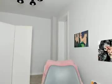 red_mok — pour water on myself #new here <I'm #young #18 #Asian and very very #shy [354 tokens remaining]