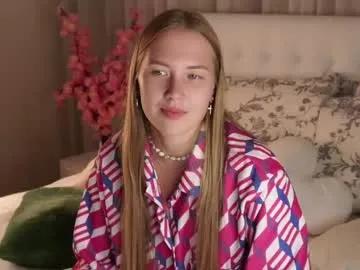 roxanelan — Hi, I'm new here! Let's start having fun? #shy #18 #new #teen GOAL: make cute face [4 tokens remaining]
