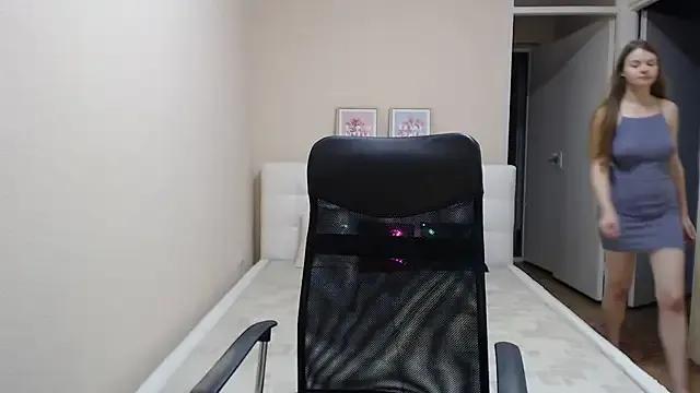 AnnaSweet18 — SHOW TITS + last tipper gets 1 video