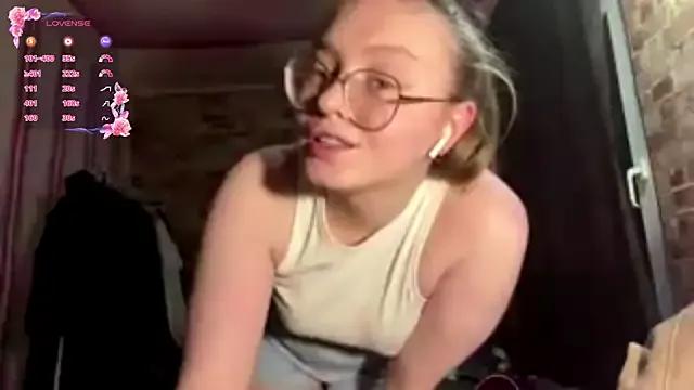 StripChat AnnitaArchbell is Freechat AnnitaArchbell — Unbox my boobs: Take off t-shirt