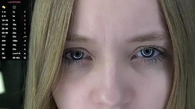 StripChat BarbaraViggiani is Freechat BarbaraViggiani — Sexually bit my lips close -up