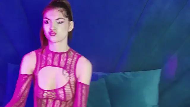 StripChat Evelisse is Freechat Evelisse — Last tipper gets a free customised video