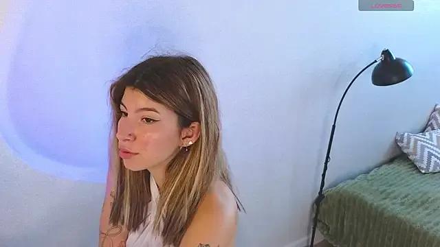 StripChat KiraBlushy is Freechat KiraBlushy — I squeeze my nipples