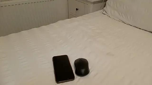 StripChat NaughtyMrsKnox is Freechat NaughtyMrsKnox — Sit TOPLESS for 2 minutes