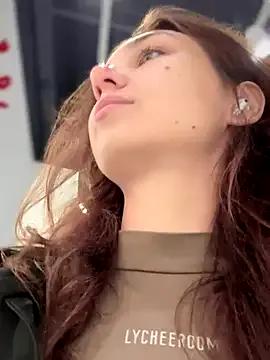 QuitieLia — Make my pussy feel good
