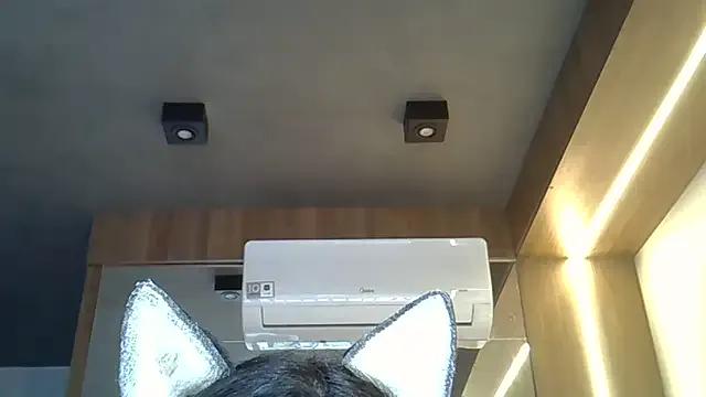 StripChat SkinnyKitten is Freechat SkinnyKitten — tongue outlngua pra fora