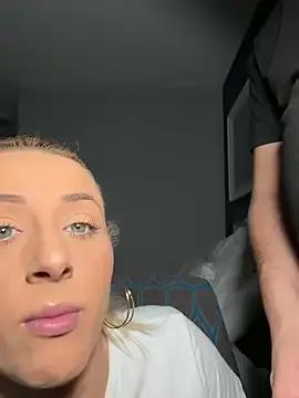 StripChat Strongqueen is Freechat Strongqueen — Flash boobs in public pub toilet