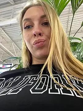 Sweet___Emily — REMOVE PANTIESand finger pussy near peop
